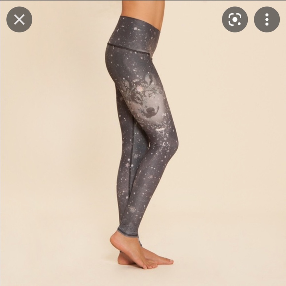 EUC Teeki runs with wolves leggings XS